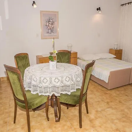 Apartments In Novi Vinodolski 35696 Appartamento Novi Vinodolski